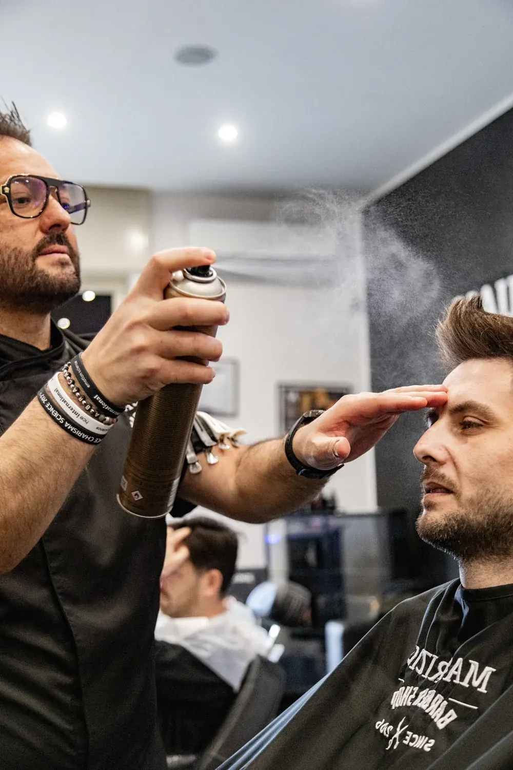 Maurizio Pizzuto rifinisce lo styling di un cliente